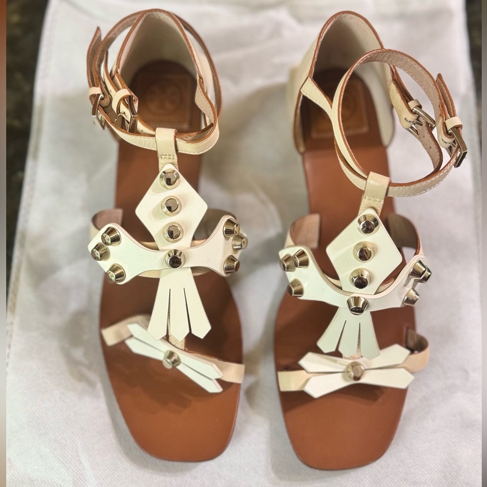 Tory Burch Leather Studded T-Strap. Size:8 - Picture 2 of 8